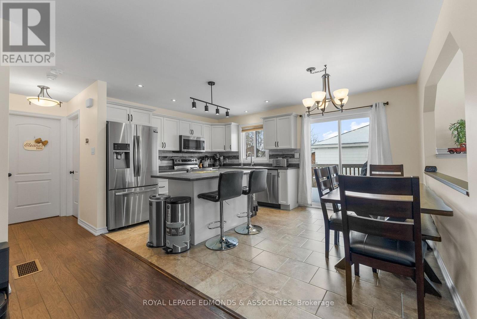 12 Wilbert Street, Petawawa, Ontario  K8H 2C6 - Photo 10 - X12983438