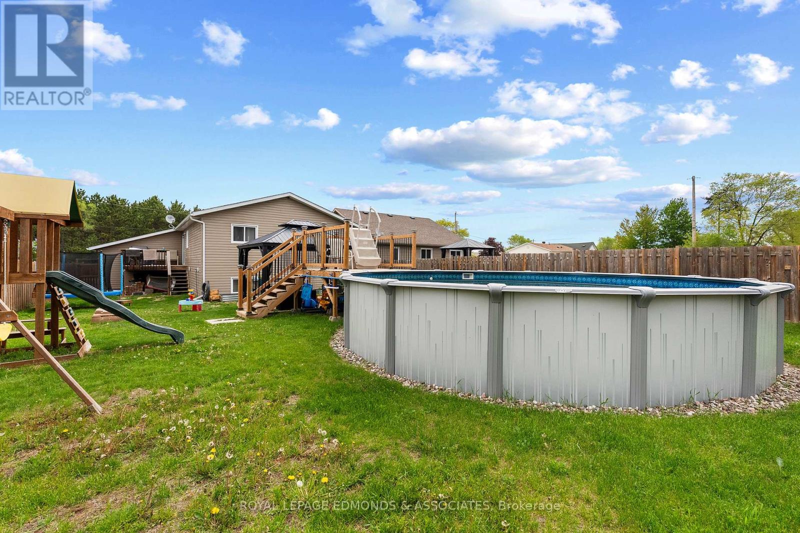 12 Wilbert Street, Petawawa, Ontario  K8H 2C6 - Photo 27 - X12983438