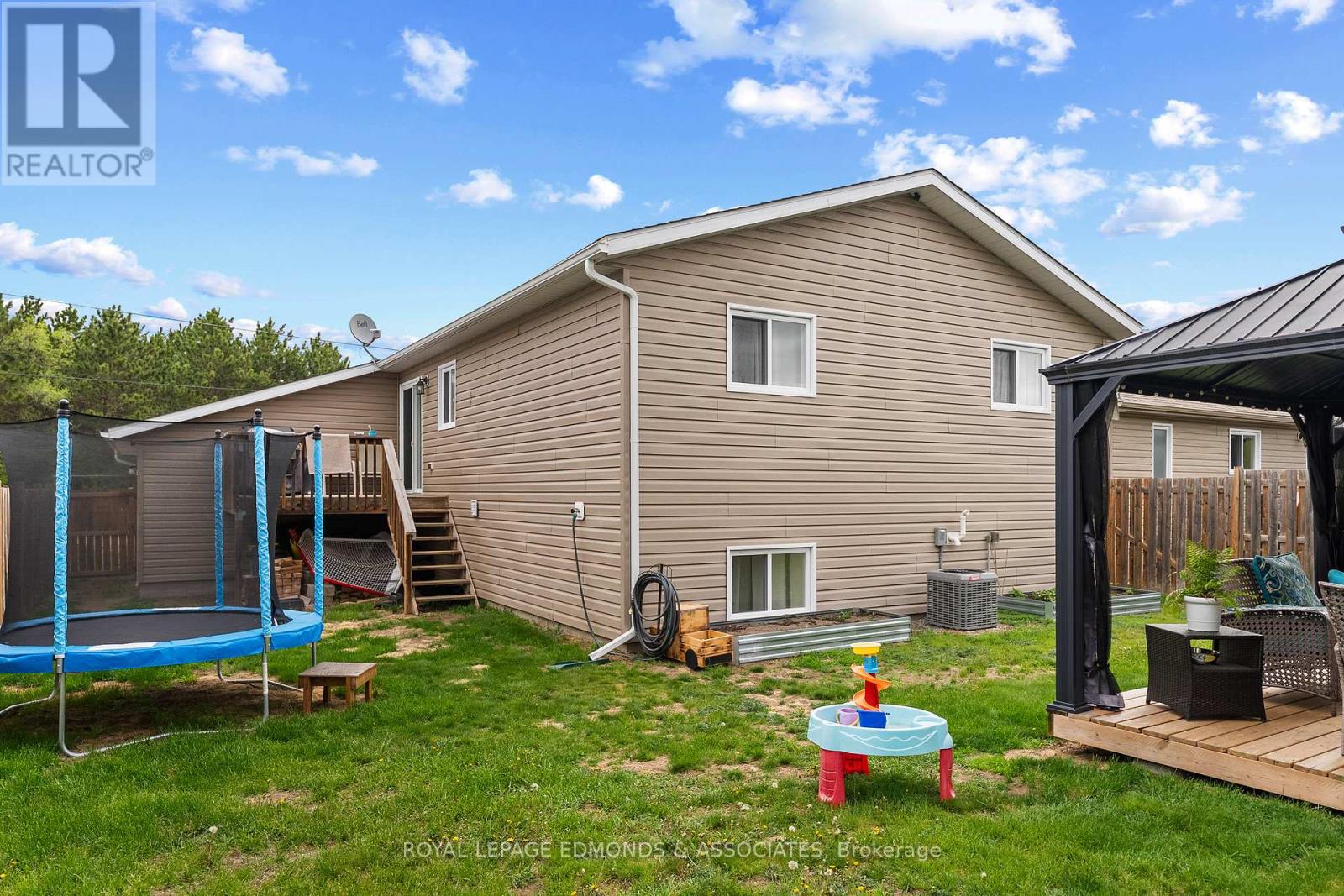 12 Wilbert Street, Petawawa, Ontario  K8H 2C6 - Photo 26 - X12983438