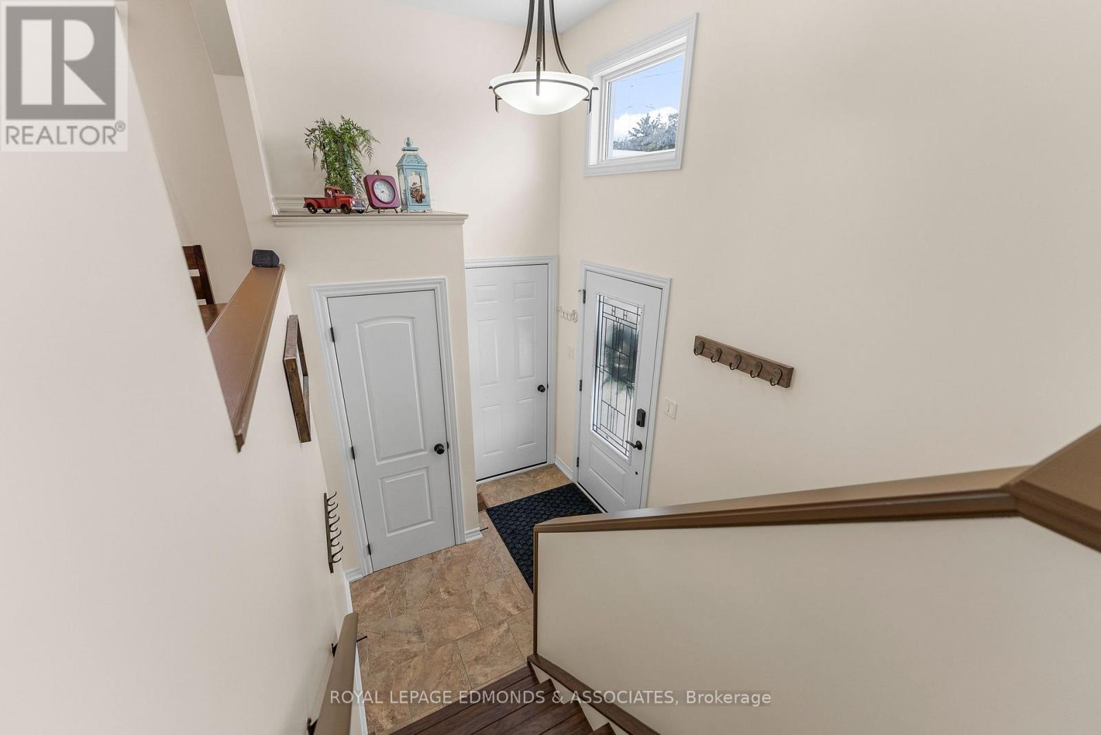 12 Wilbert Street, Petawawa, Ontario  K8H 2C6 - Photo 5 - X12983438
