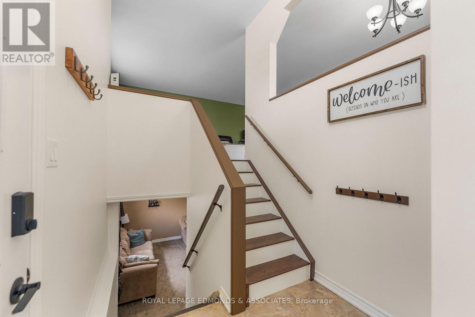 12 Wilbert Street, Petawawa, Ontario  K8H 2C6 - Photo 4 - X12983438