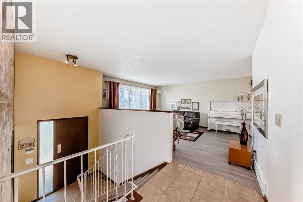 5539 Dalhart Road NW, Calgary, Alberta  T3A 1S3 - Photo 7 - A2313086