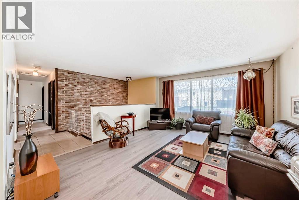 5539 Dalhart Road NW, Calgary, Alberta  T3A 1S3 - Photo 4 - A2313086