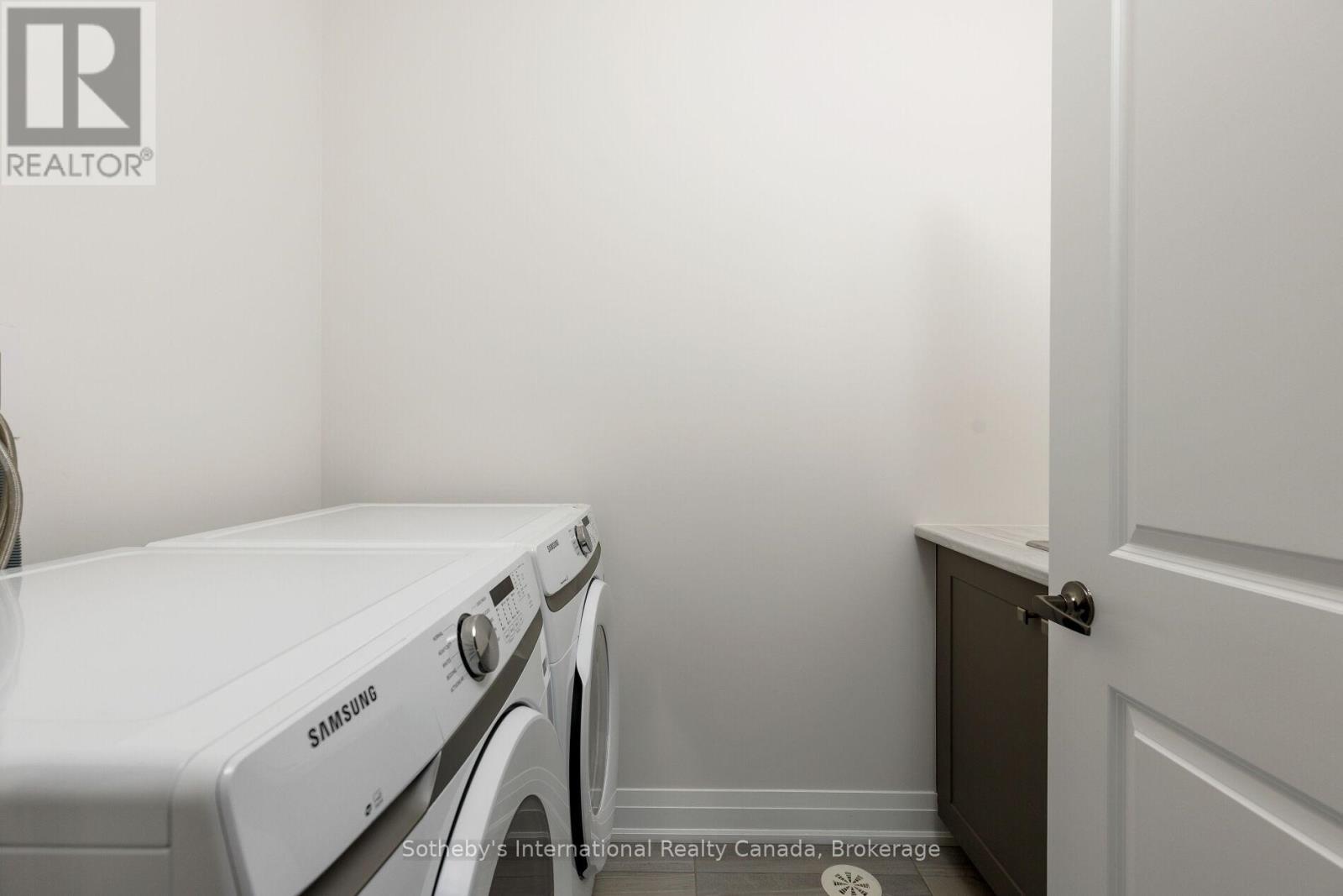1492 Yellow Rose Circle, Oakville, Ontario  L6M 4G3 - Photo 32 - W12946828
