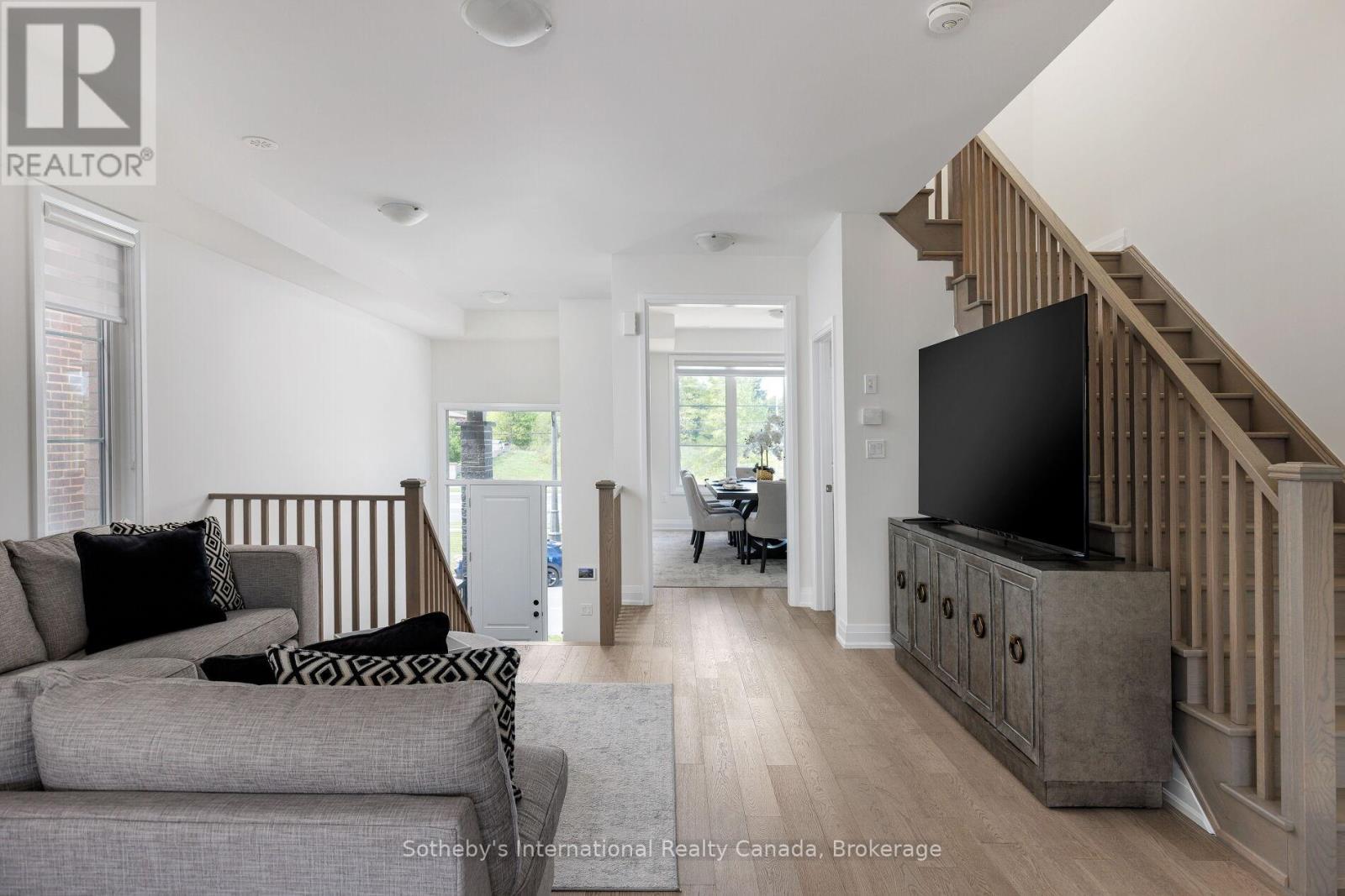 1492 Yellow Rose Circle, Oakville, Ontario  L6M 4G3 - Photo 6 - W12946828