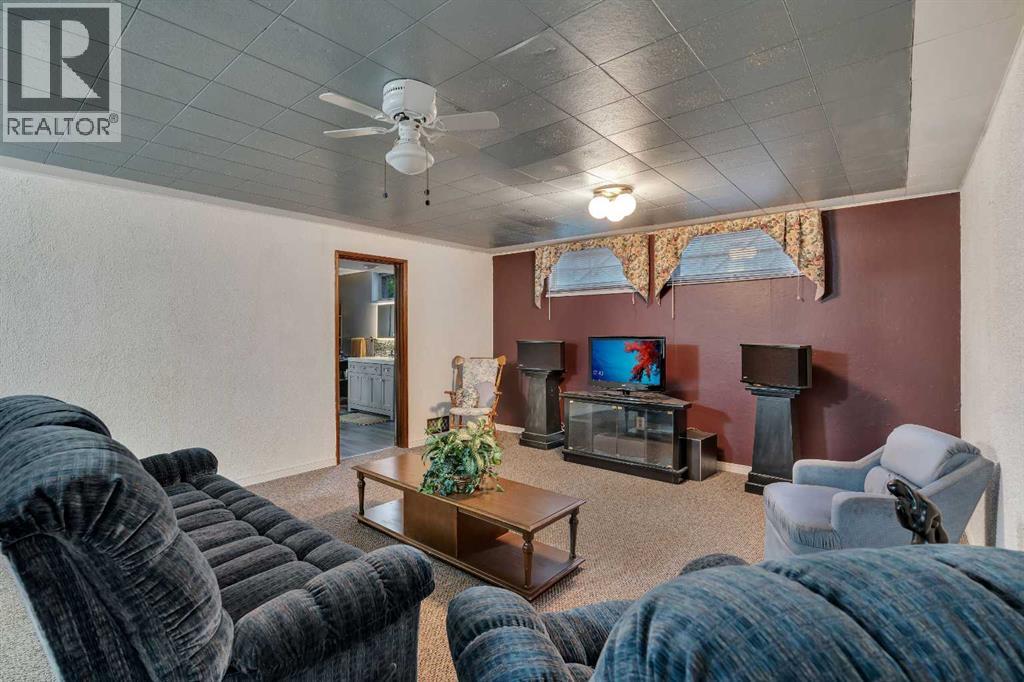 3027 Brentwood Boulevard NW, Calgary, Alberta  T2L 1J6 - Photo 31 - A2314913