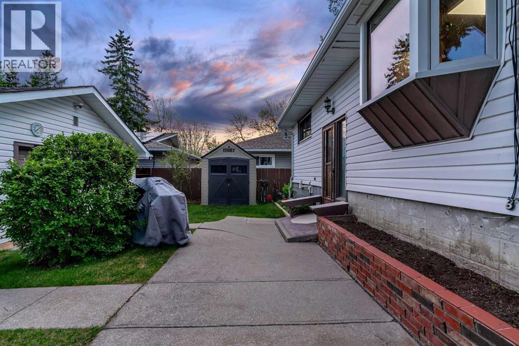 3027 Brentwood Boulevard NW, Calgary, Alberta  T2L 1J6 - Photo 42 - A2314913