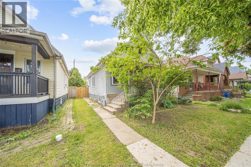 1153 Gladstone Avenue, Windsor, Ontario  N9A 2R9 - Photo 2 - 26012223