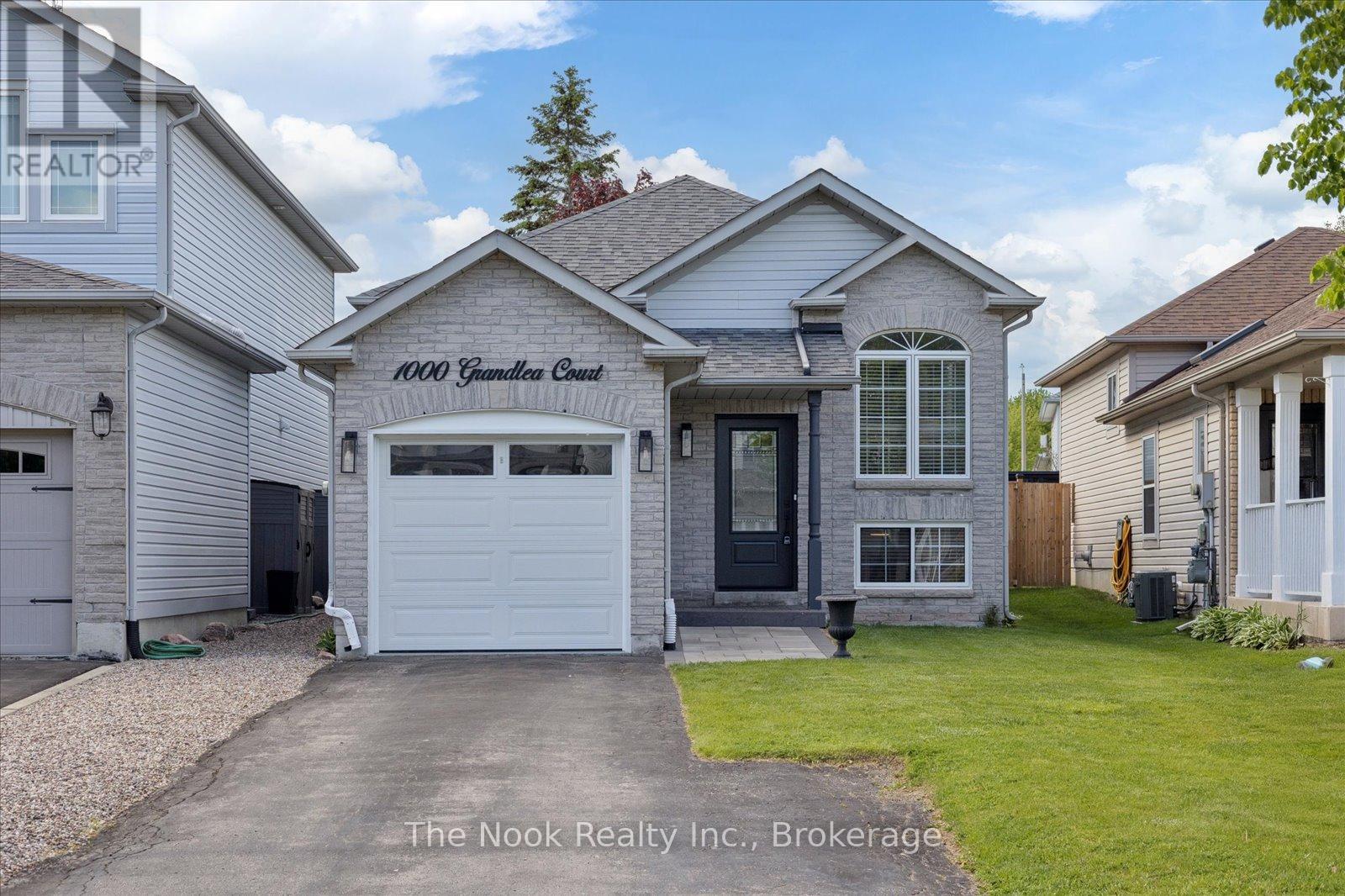 1000 GRANDLEA COURT, Oshawa, Ontario