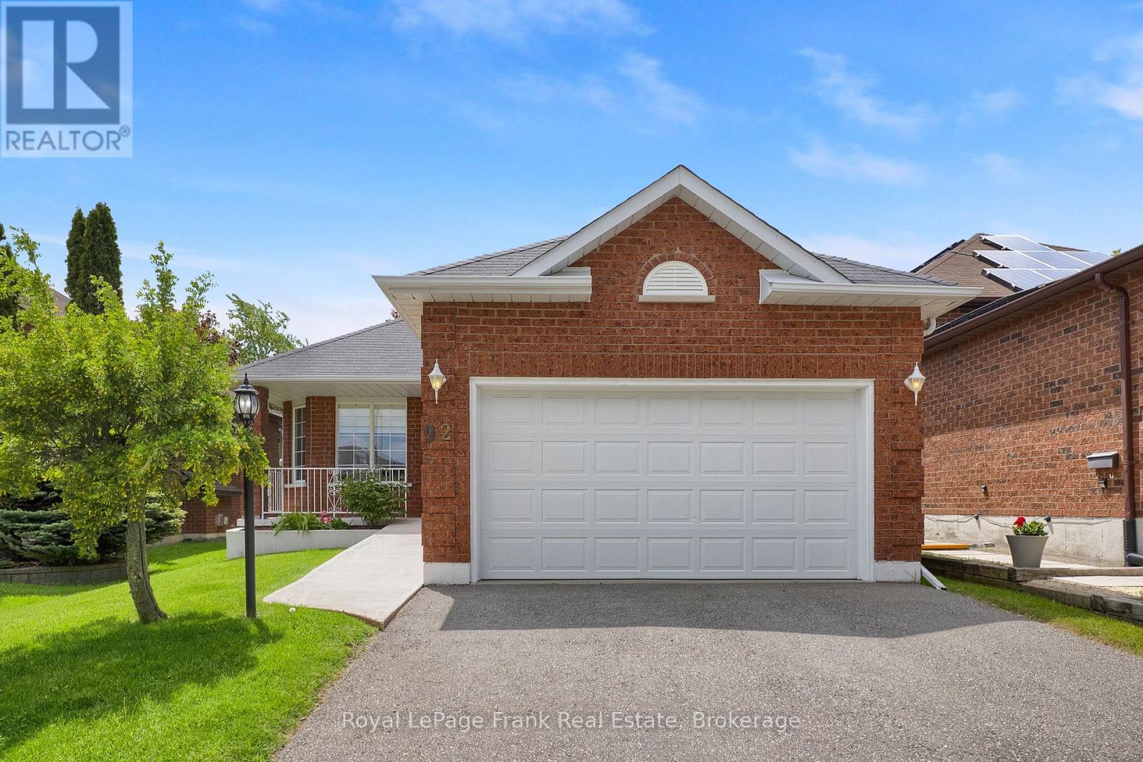 92 West Side Drive, Clarington, Ontario  L1C 4Y9 - Photo 2 - E13213306