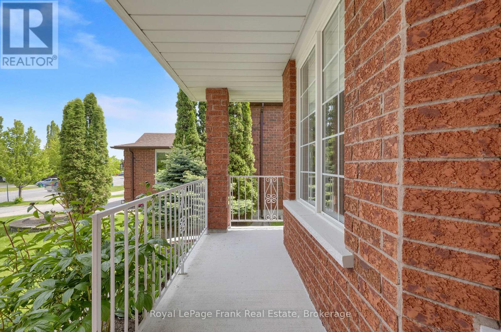 92 West Side Drive, Clarington, Ontario  L1C 4Y9 - Photo 3 - E13213306