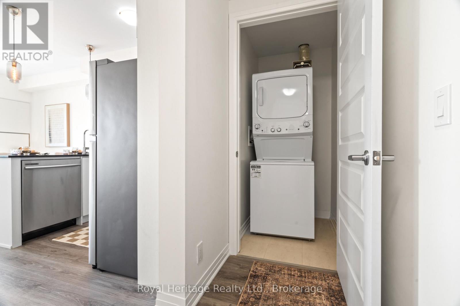 319 - 128 Grovewood Common, Oakville, Ontario  L6H 0X3 - Photo 16 - W13213444