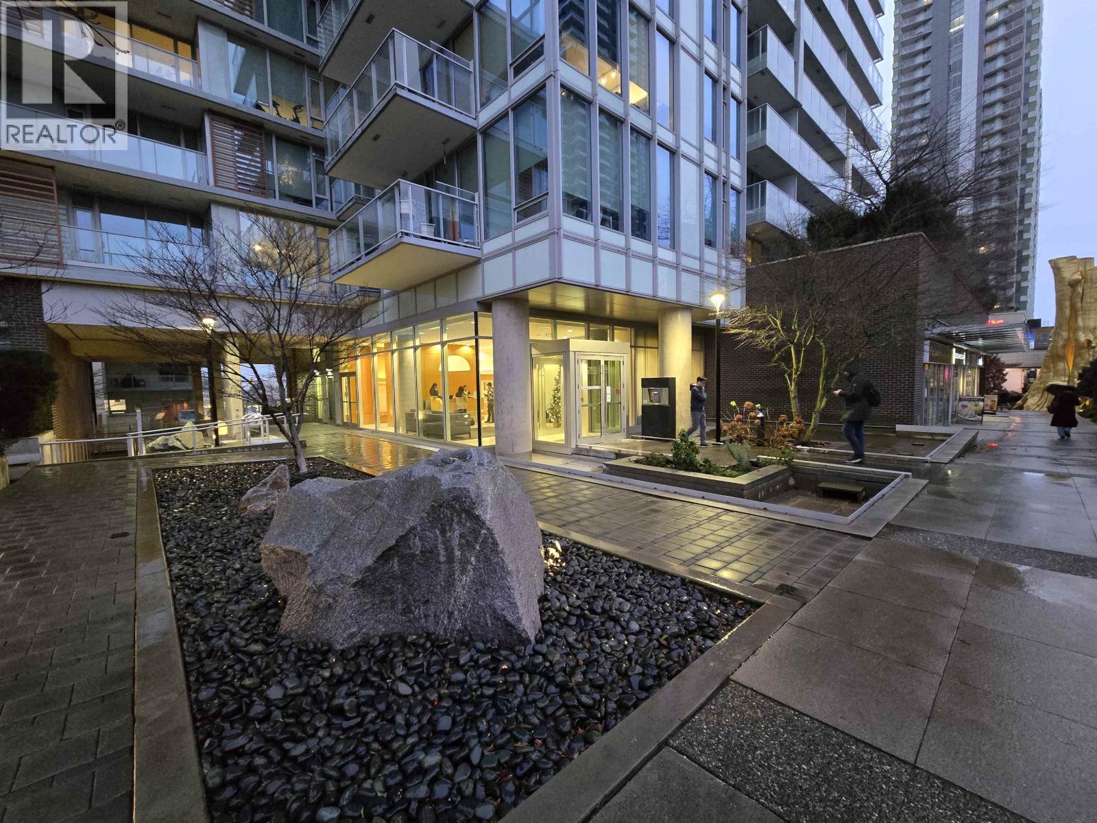 901 8131 Nunavut Lane, Vancouver, British Columbia  V5X 0E2 - Photo 2 - R3077348