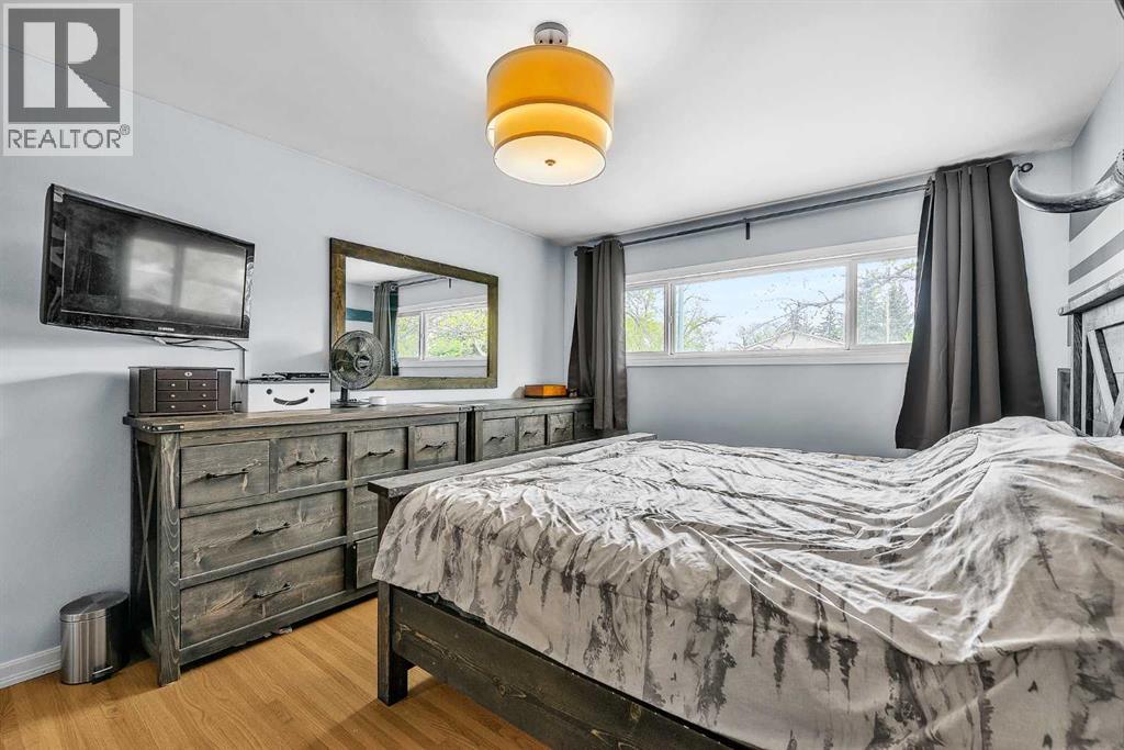 5935 Thornton Road NW, Calgary, Alberta  T2K 3C3 - Photo 16 - A2314397