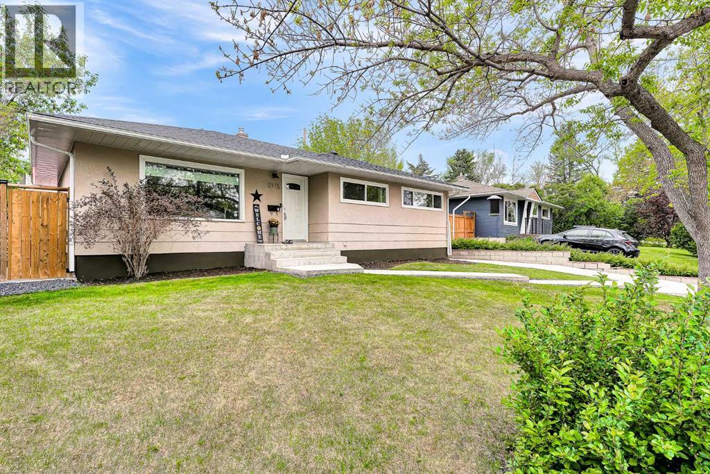 5935 Thornton Road NW, Calgary, Alberta  T2K 3C3 - Photo 1 - A2314397