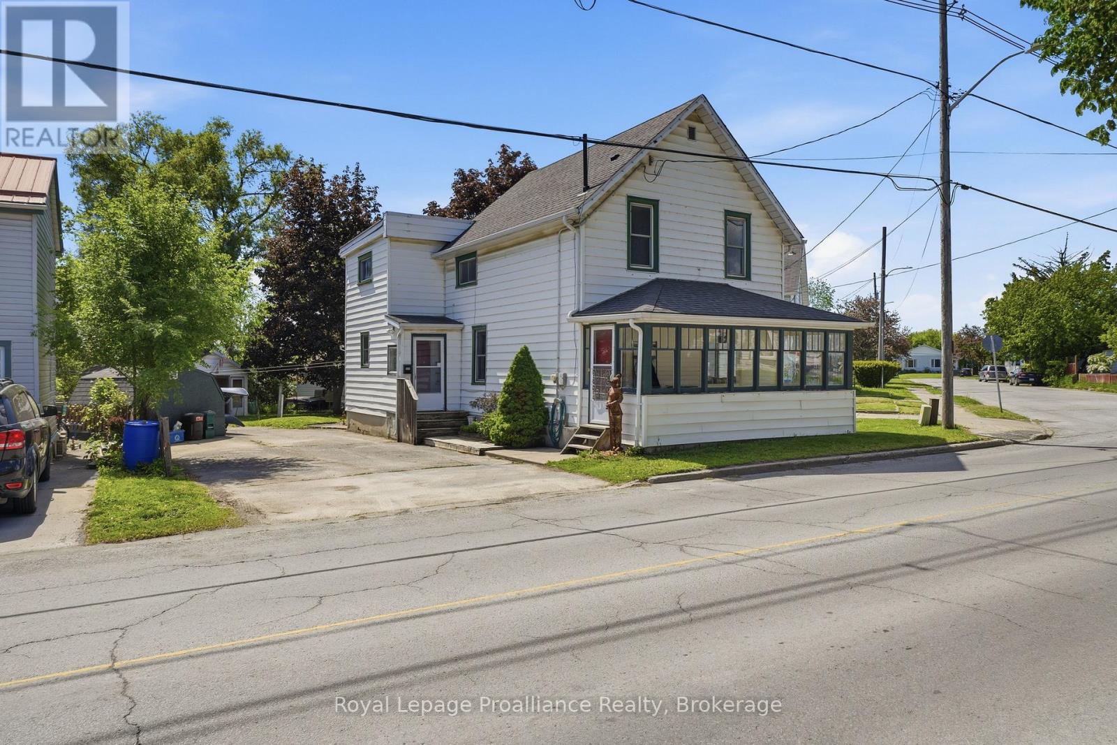 142 West Street, Quinte West, Ontario  K8V 2M5 - Photo 1 - X13212952