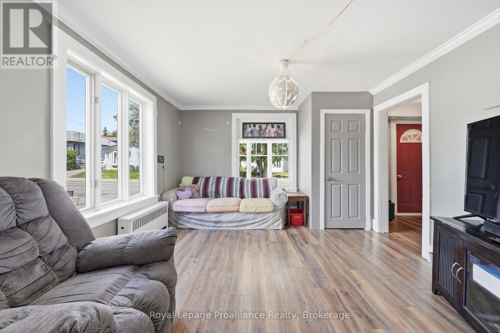 142 West Street, Quinte West, Ontario  K8V 2M5 - Photo 10 - X13212952