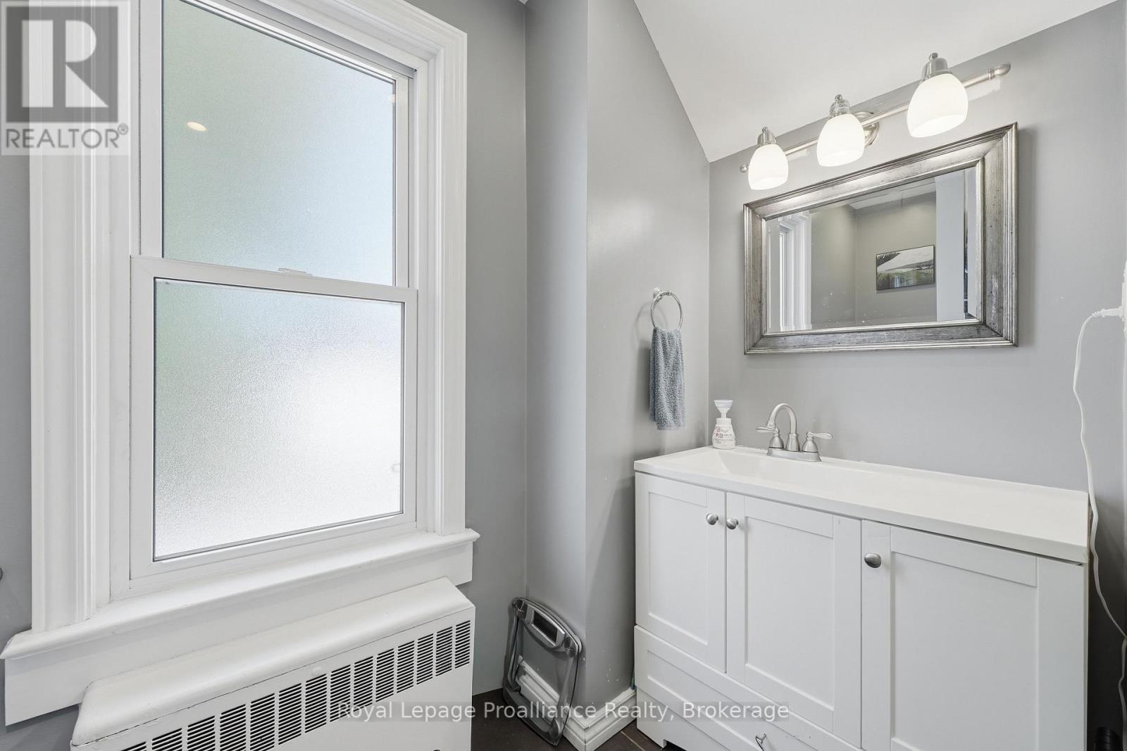 142 West Street, Quinte West, Ontario  K8V 2M5 - Photo 20 - X13212952