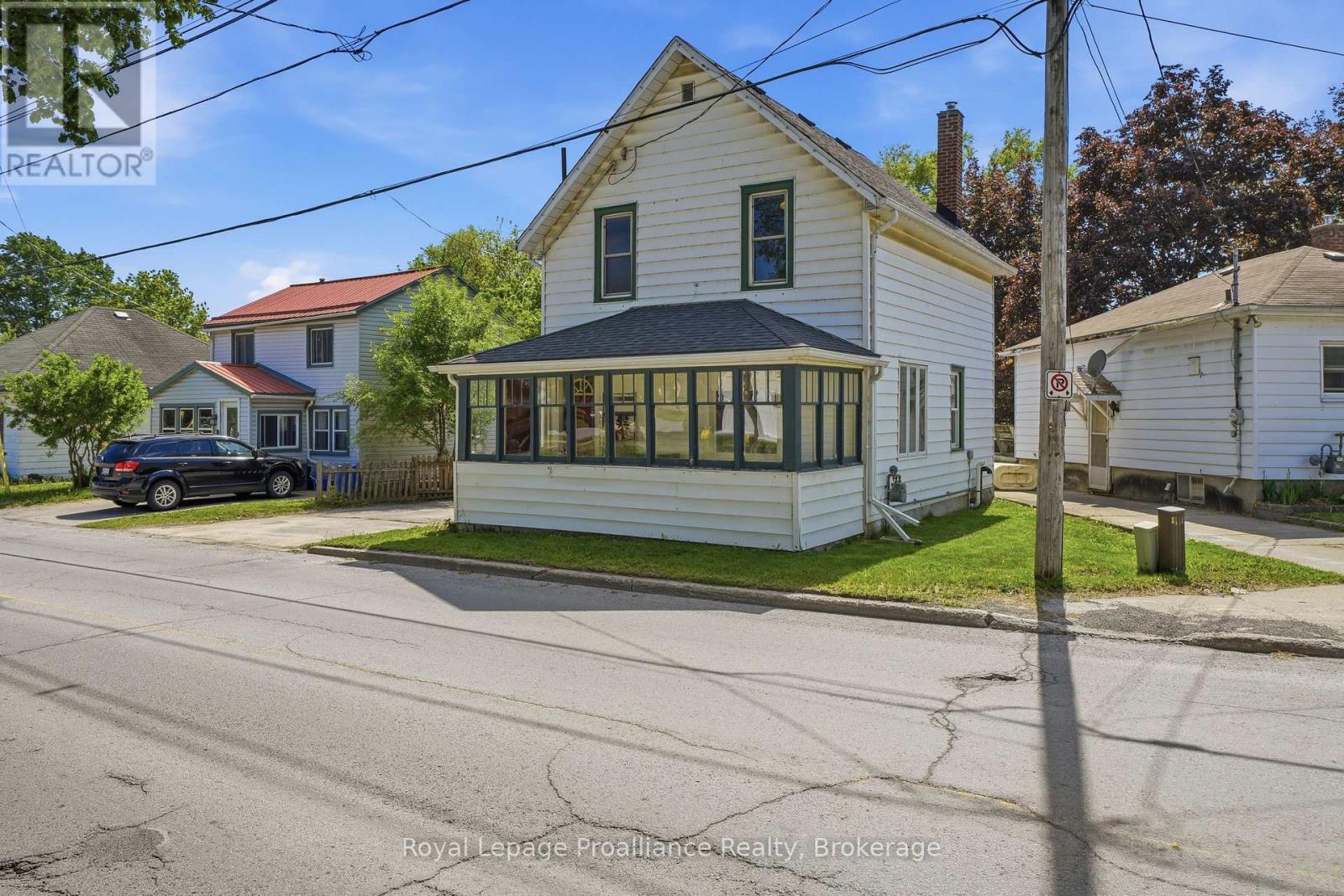 142 West Street, Quinte West, Ontario  K8V 2M5 - Photo 4 - X13212952