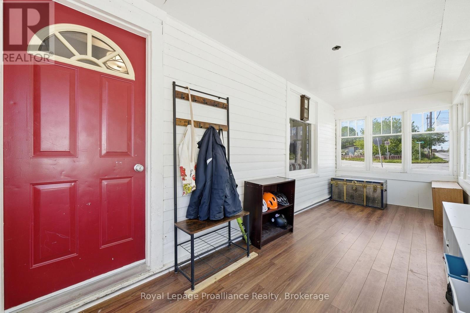 142 West Street, Quinte West, Ontario  K8V 2M5 - Photo 7 - X13212952