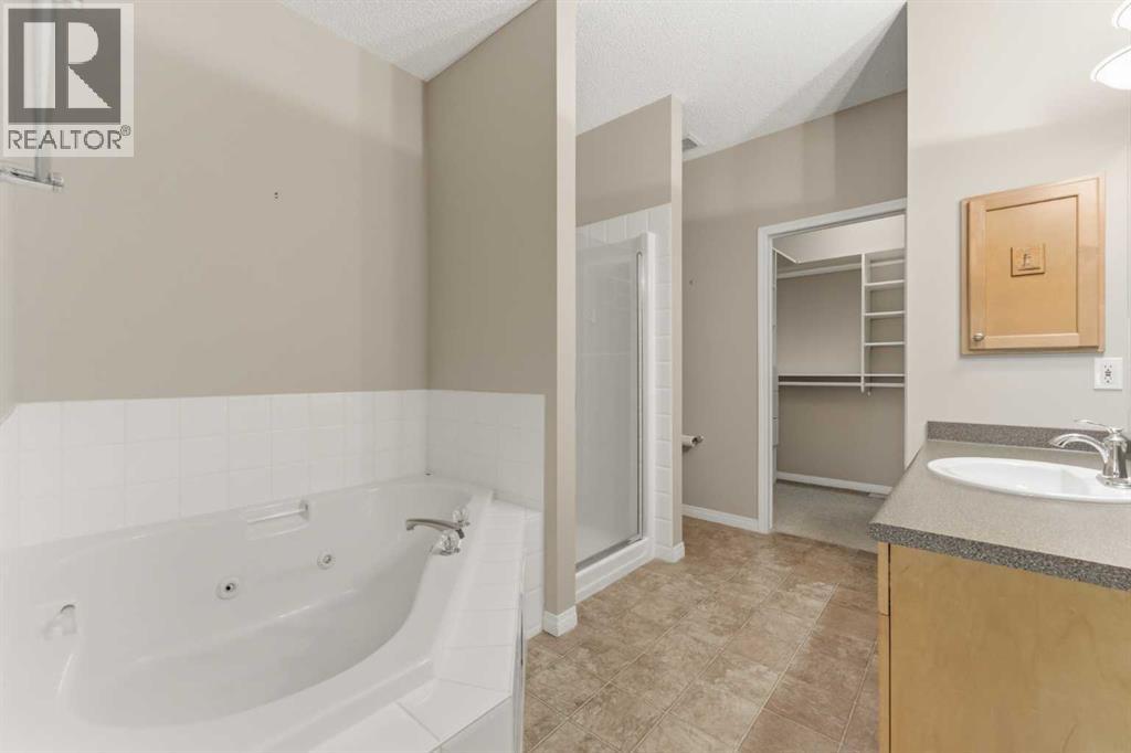 12 Rocky Vista Terrace NW, Calgary, Alberta  T3G 5G5 - Photo 30 - A2315187