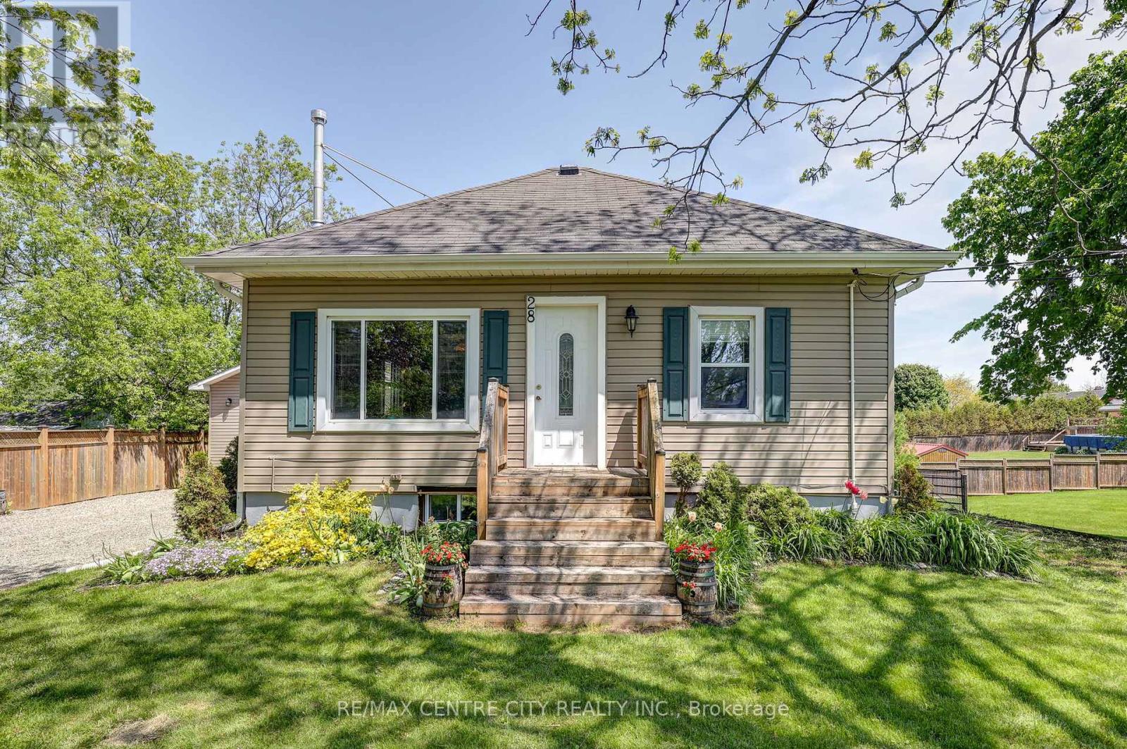 28 Centre Street, Bayham, Ontario  N0J 1Z0 - Photo 2 - X13213328