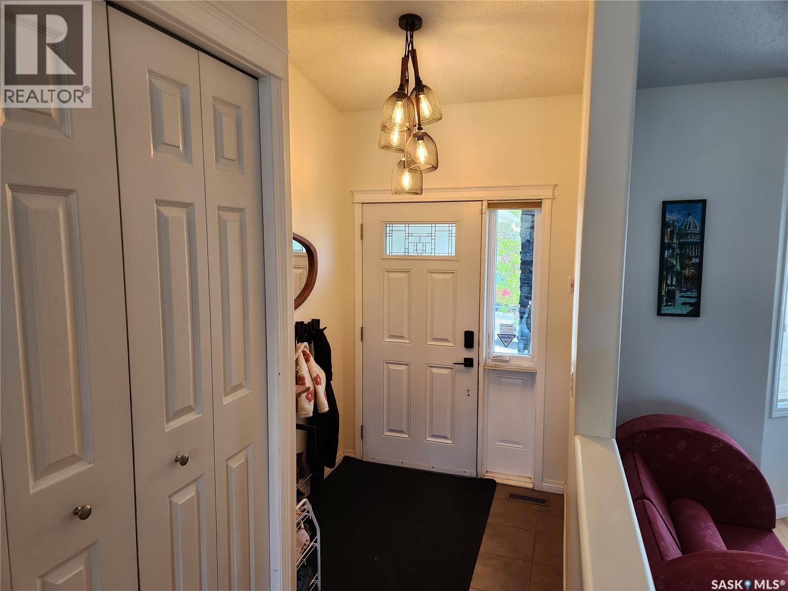 223 Adilman Drive, Saskatoon, Saskatchewan  S7K 7S1 - Photo 3 - SK037215
