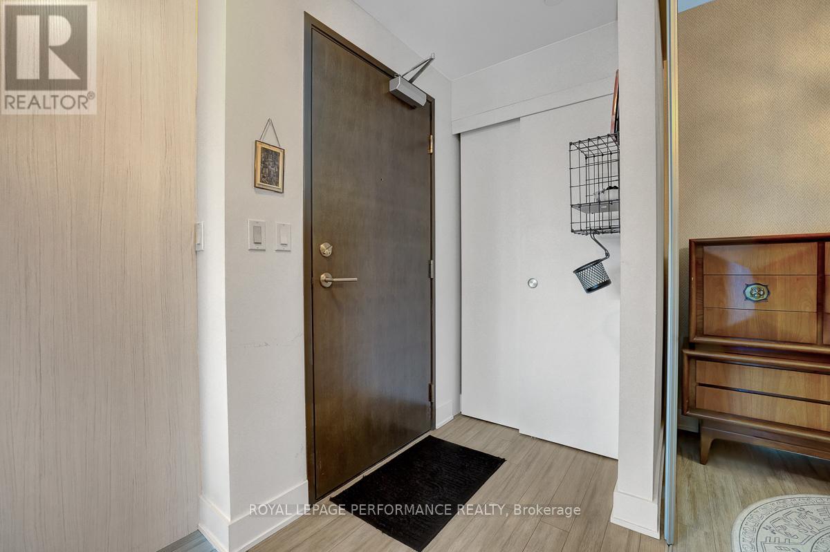 1004 - 118 Holmwood Avenue, Ottawa, Ontario  K1S 5J5 - Photo 4 - X13212968