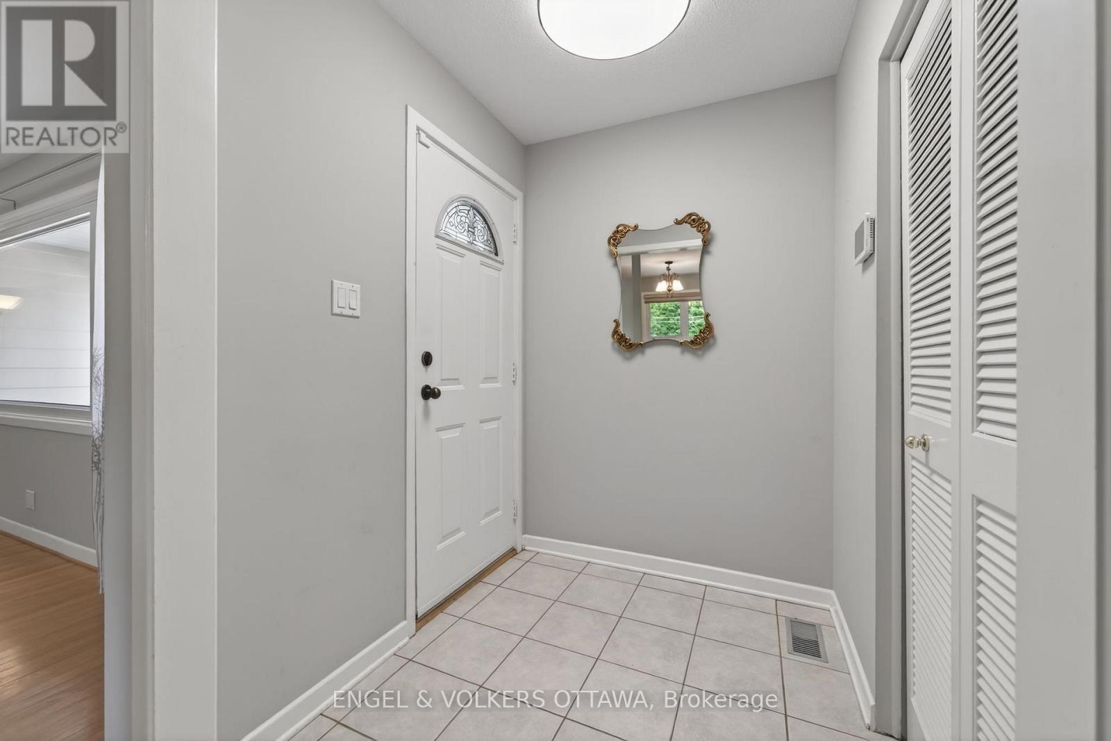 62 Wigan Drive, Ottawa, Ontario  K2E 6L1 - Photo 3 - X13213386