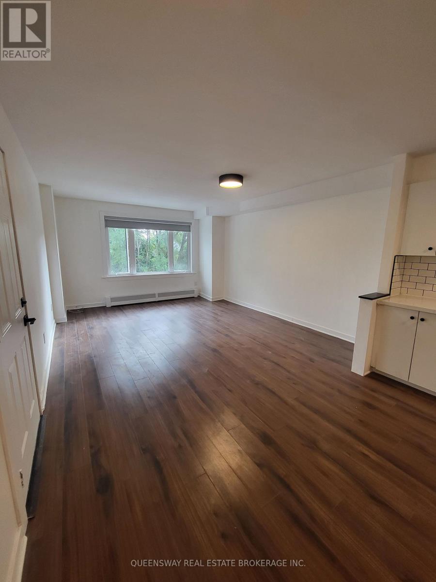 2 - 965 Eglinton Avenue W, Toronto, Ontario  M6C 2C4 - Photo 3 - C13213020