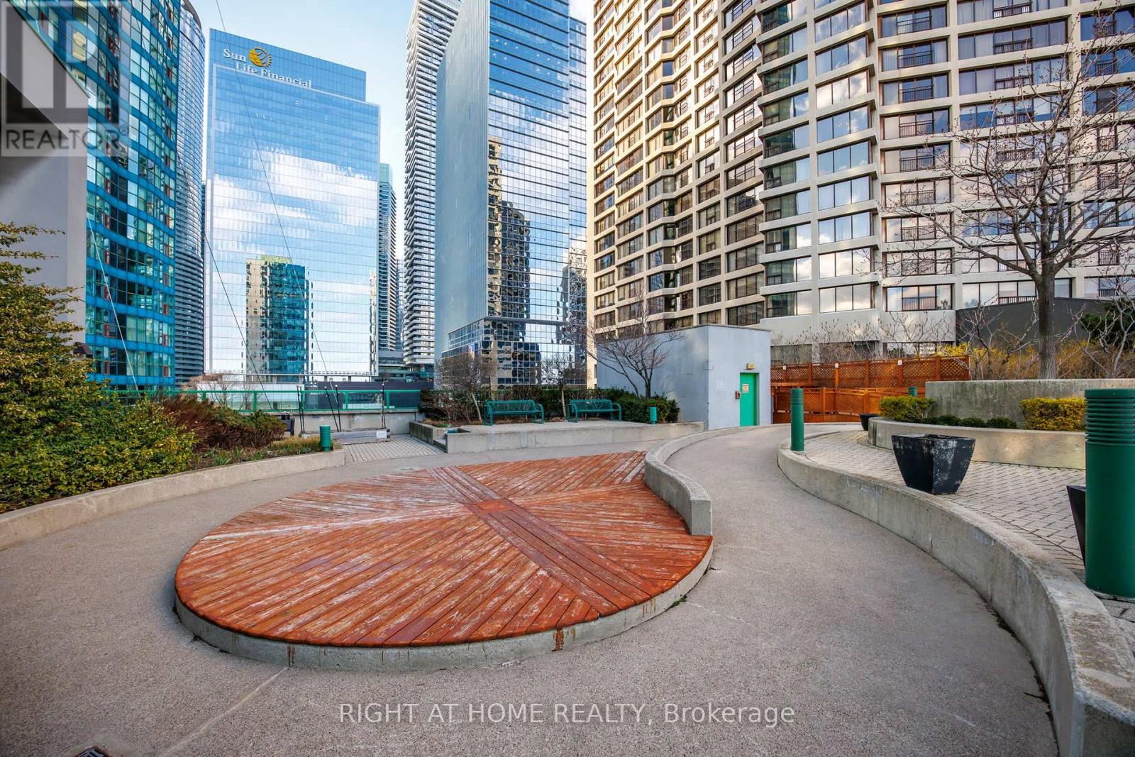 2306 - 77 Harbour Square, Toronto, Ontario  M5J 2S2 - Photo 25 - C13213138