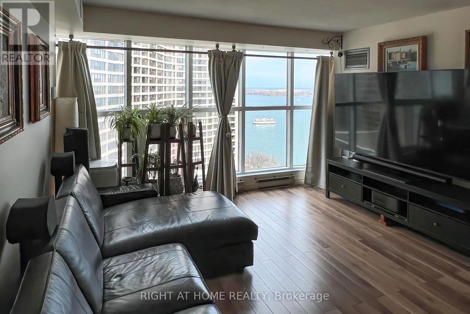 2306 - 77 Harbour Square, Toronto, Ontario  M5J 2S2 - Photo 4 - C13213138