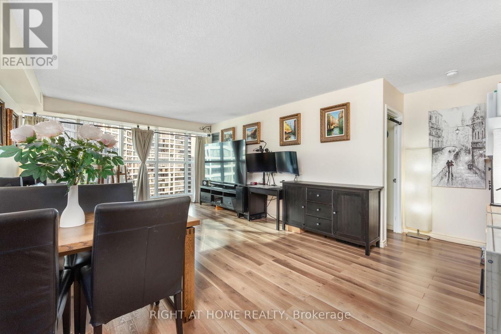 2306 - 77 Harbour Square, Toronto, Ontario  M5J 2S2 - Photo 9 - C13213138