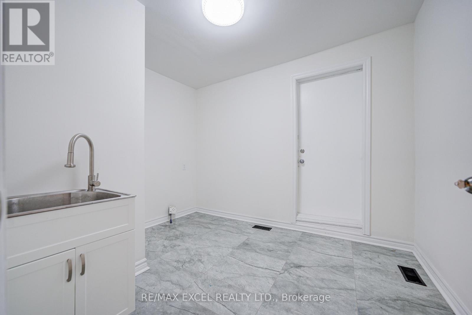 300 Gerrard Street E, Toronto, Ontario  M5A 3A1 - Photo 37 - C13213176