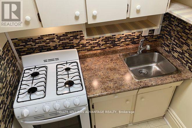 Studio - 347 Walmer Road, Toronto, Ontario  M5R 2Y3 - Photo 5 - C13213358