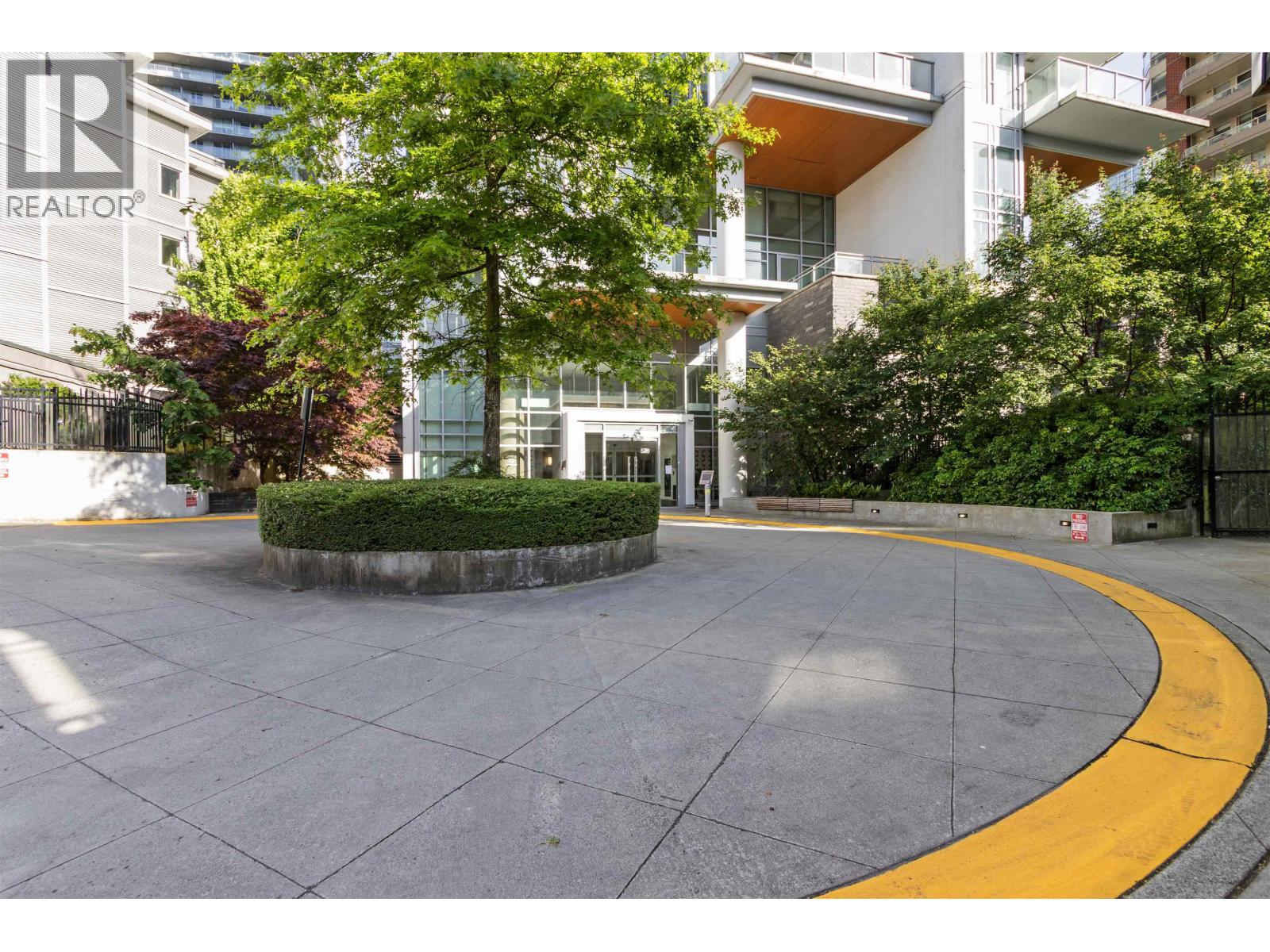 2009 520 Como Lake Avenue, Coquitlam, British Columbia  V3J 0E8 - Photo 2 - R3129583