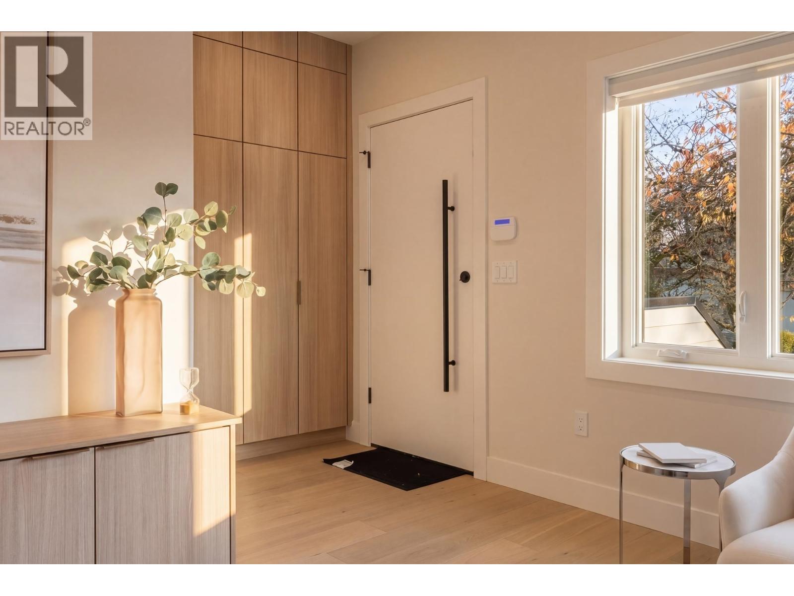 2 1937 Templeton Drive, Vancouver, British Columbia V5N 4V9 - Photo 3 - R3129592