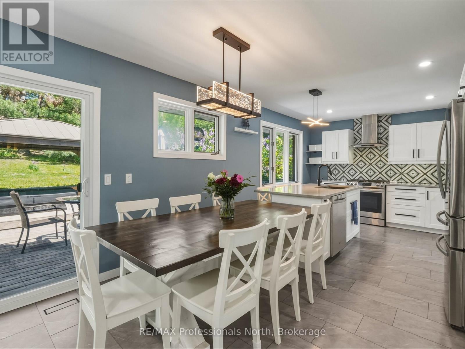 240 Oriole Crescent, Gravenhurst, Ontario  P1P 1C6 - Photo 3 - X13213242
