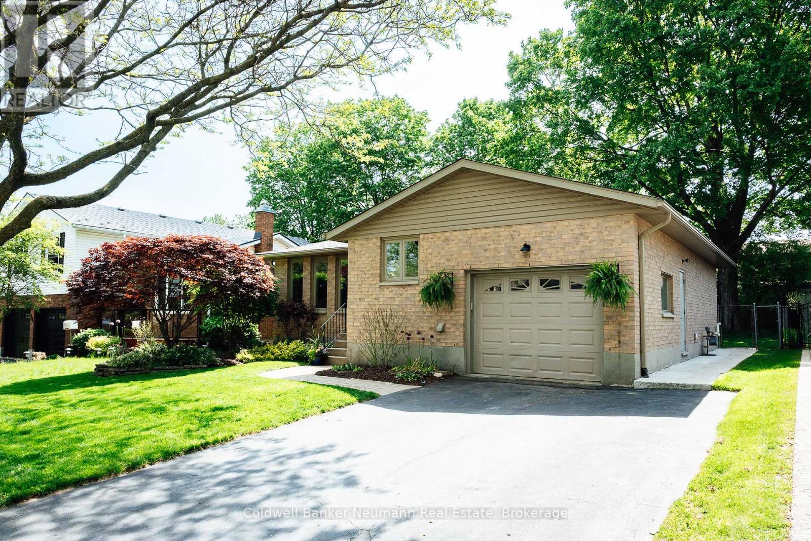16 Suzanna Drive, Guelph, Ontario  N1K 1K4 - Photo 3 - X13213450