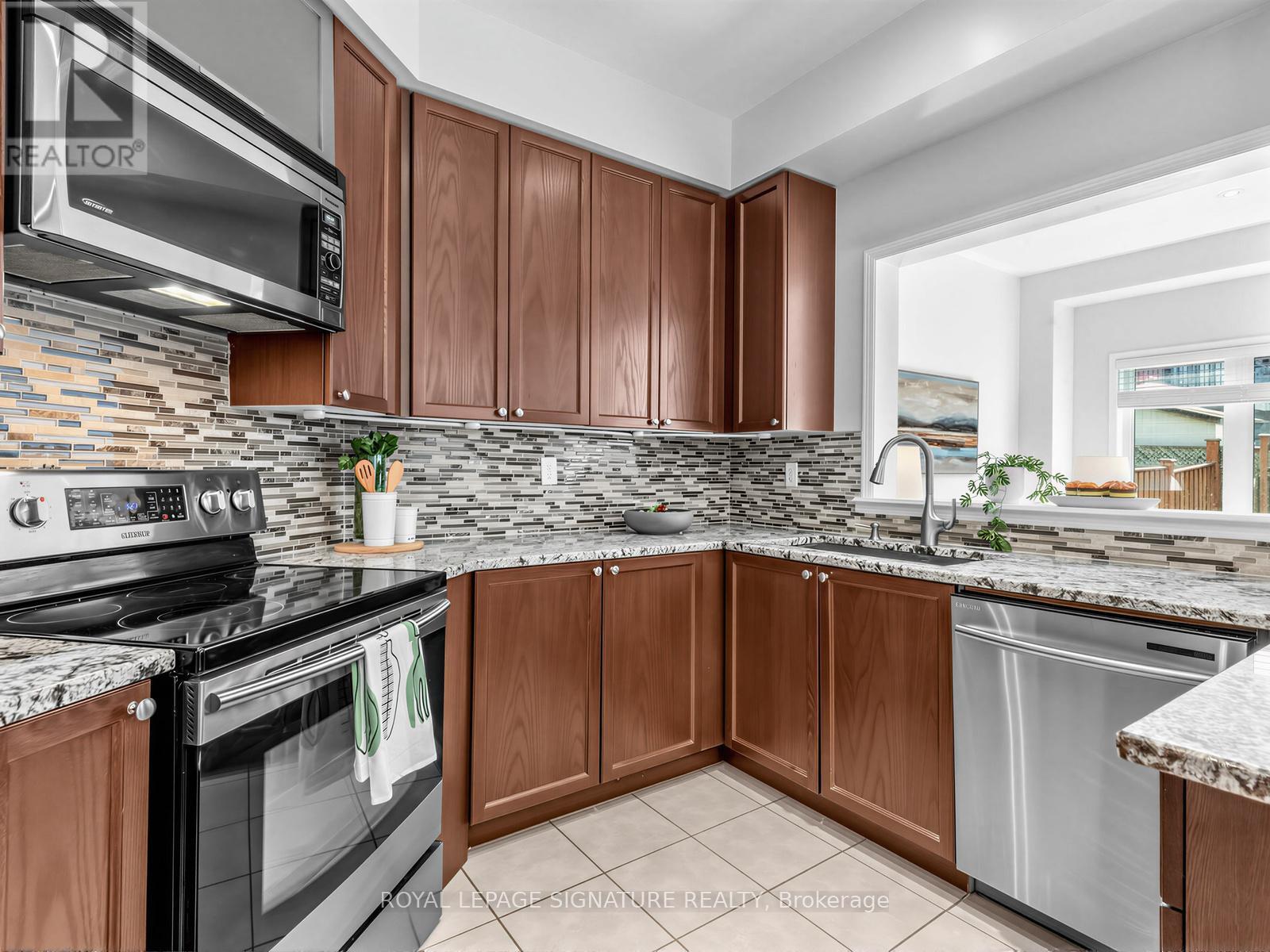32 Clarepark Court, Ajax, Ontario  L1Z 0J5 - Photo 15 - E13213080