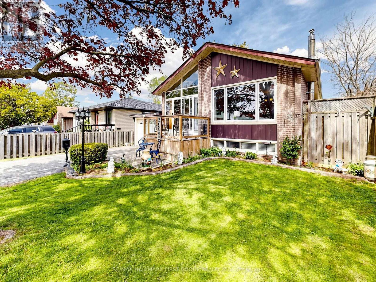 715 Lublin Avenue, Pickering, Ontario  L1W 1Z1 - Photo 2 - E13213152