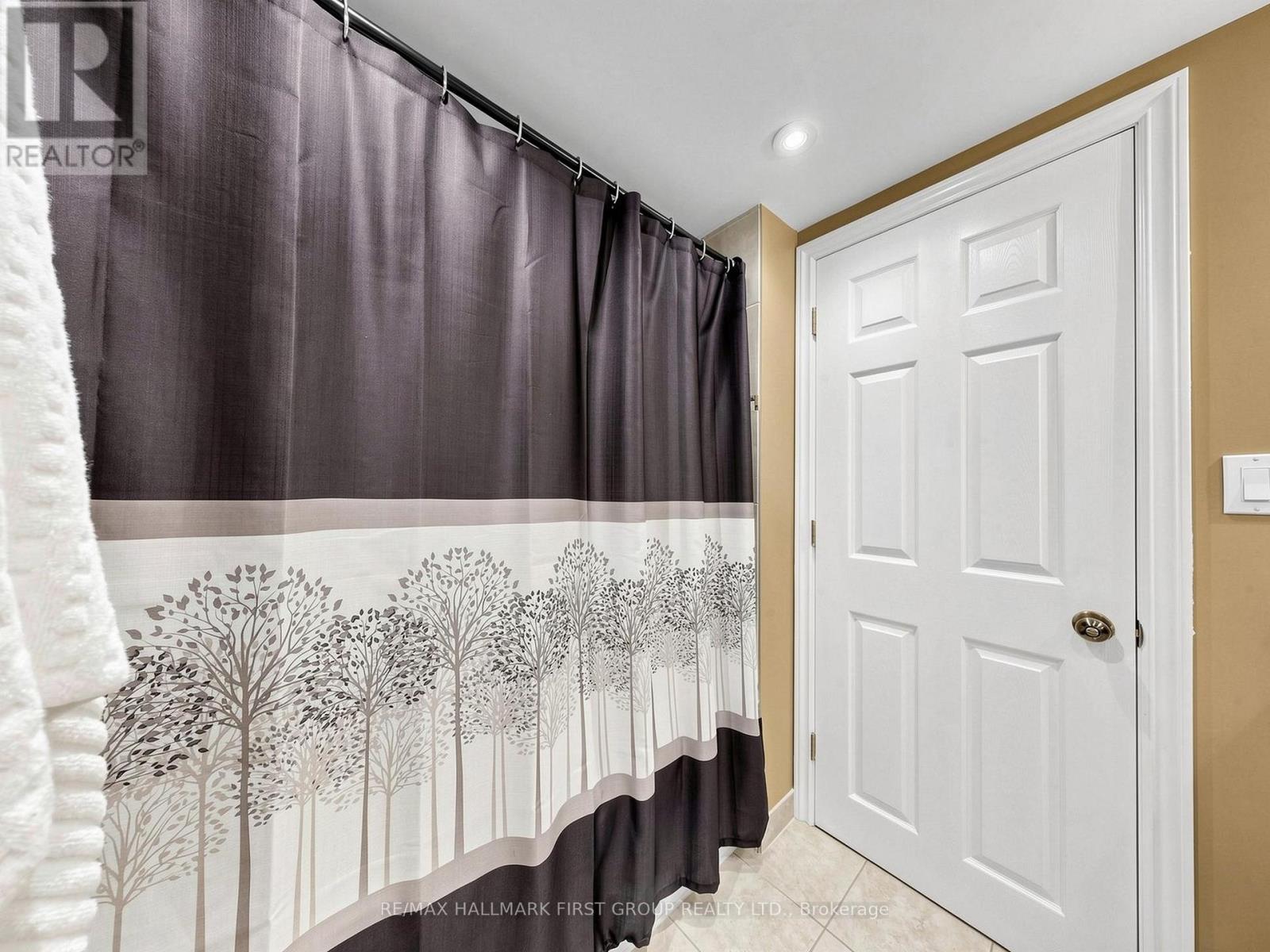 715 Lublin Avenue, Pickering, Ontario  L1W 1Z1 - Photo 39 - E13213152