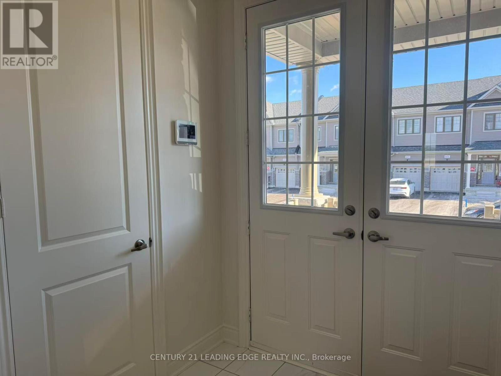 1466 Wheatcroft Drive, Oshawa, Ontario  L1L 0W5 - Photo 3 - E13213250