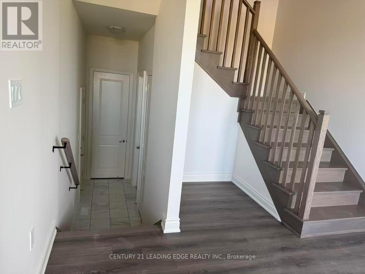 1466 Wheatcroft Drive, Oshawa, Ontario  L1L 0W5 - Photo 4 - E13213250