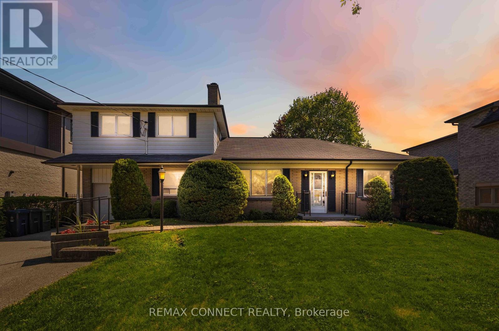 107 FAIRGLEN AVENUE, Toronto, Ontario