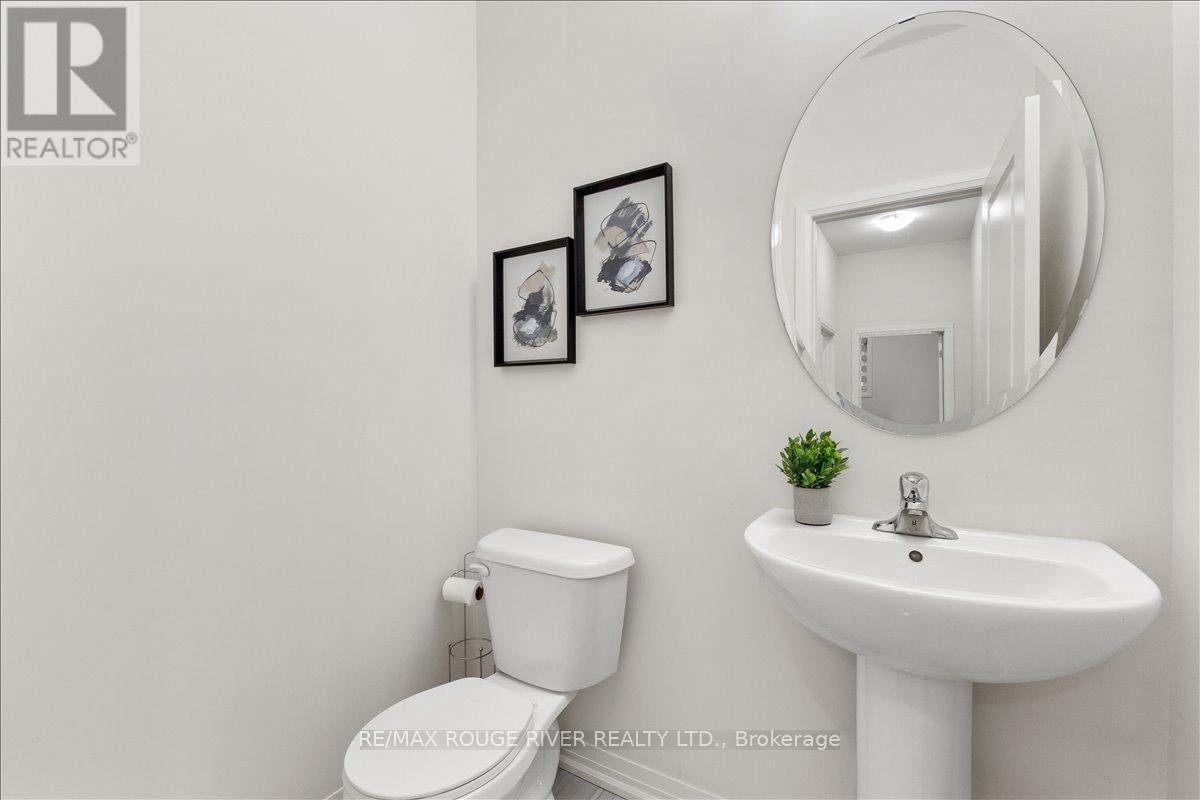 39 Armilia Place, Whitby, Ontario  L1P 0P8 - Photo 13 - E13213378