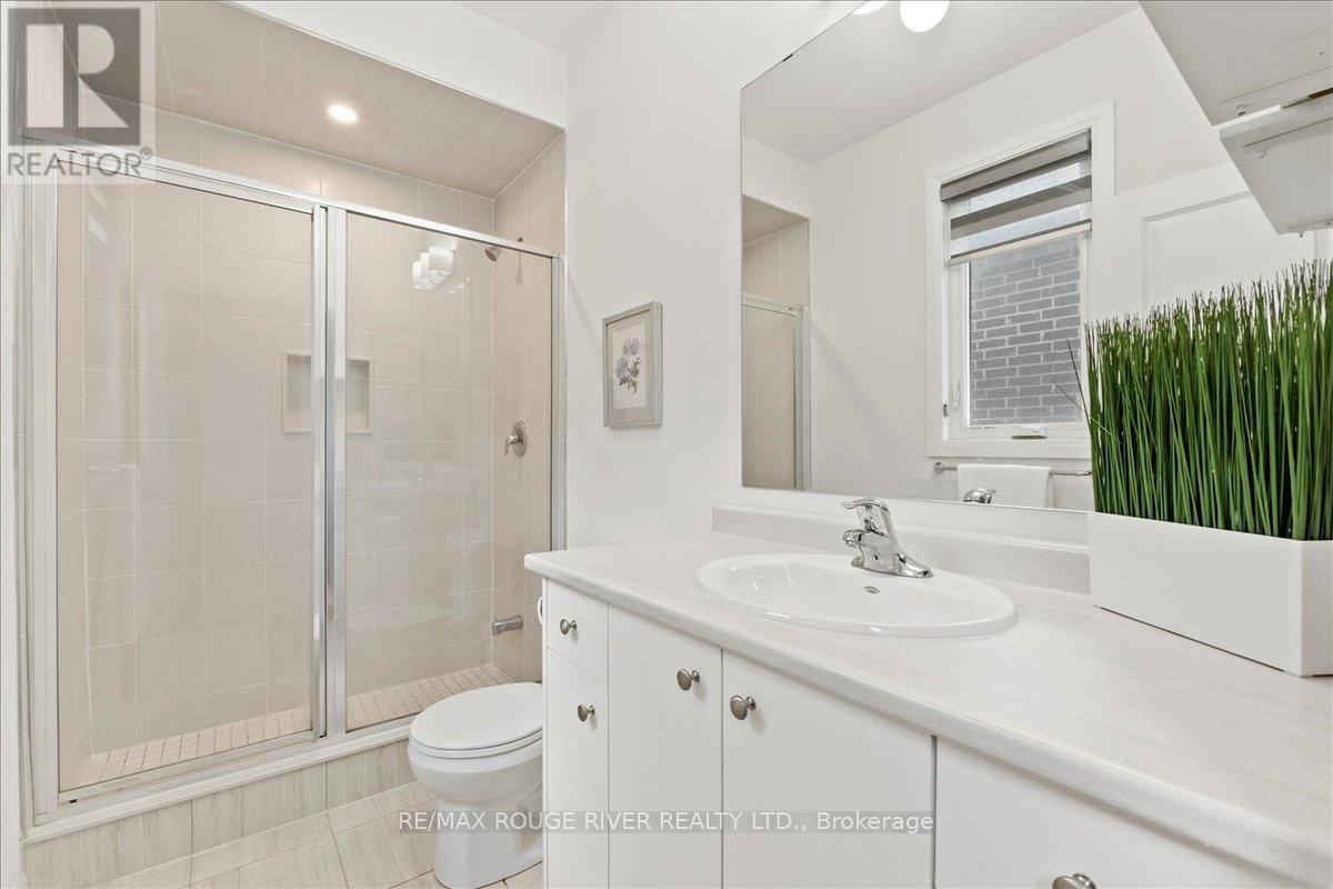 39 Armilia Place, Whitby, Ontario  L1P 0P8 - Photo 22 - E13213378