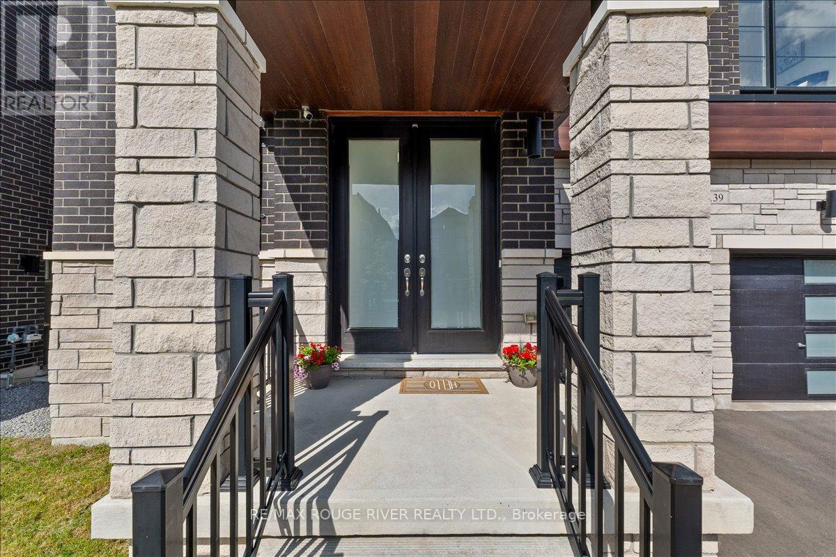 39 Armilia Place, Whitby, Ontario  L1P 0P8 - Photo 3 - E13213378