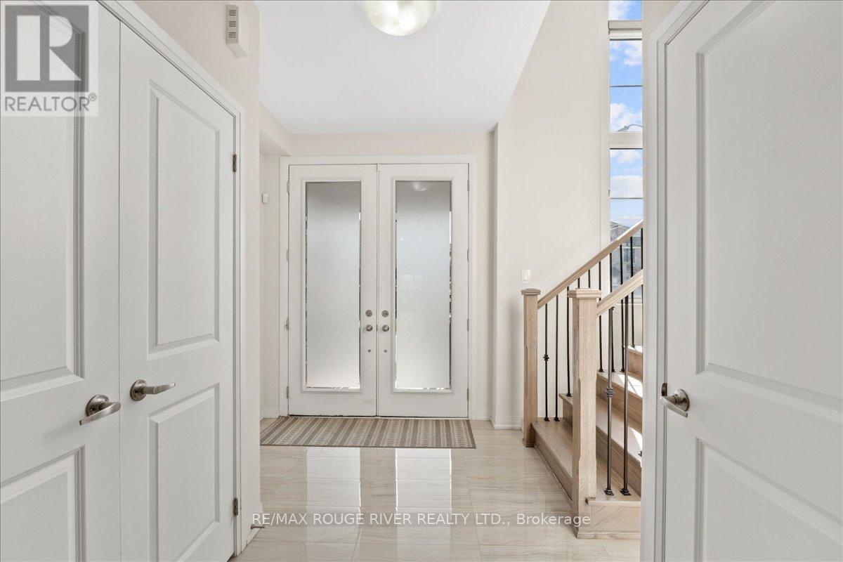 39 Armilia Place, Whitby, Ontario  L1P 0P8 - Photo 4 - E13213378