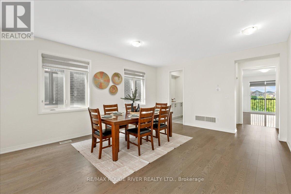 39 Armilia Place, Whitby, Ontario  L1P 0P8 - Photo 5 - E13213378